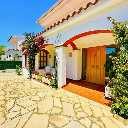 Holiday home Amata Costabravasi *